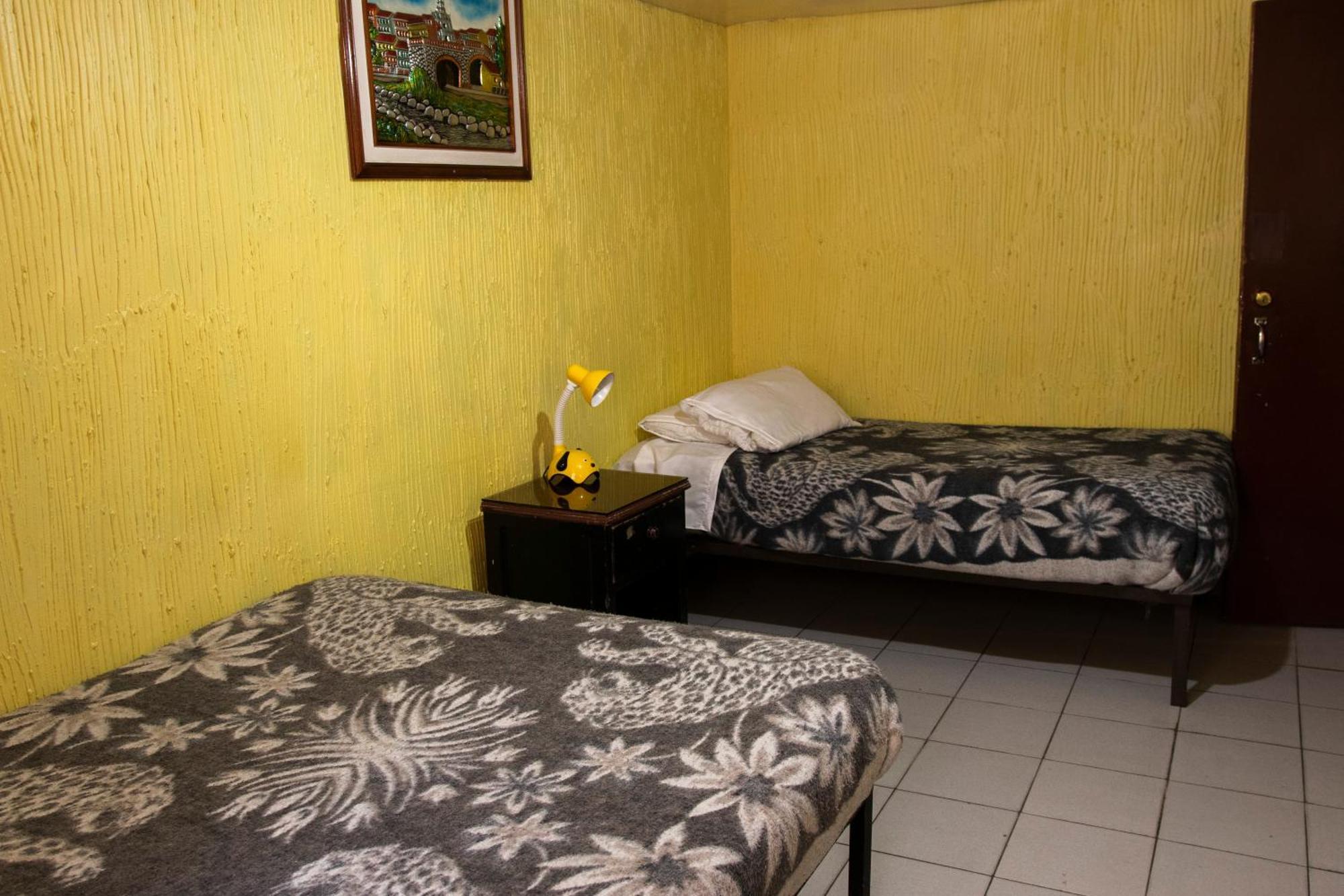 Hostal Carlos Luis Quito Exterior foto